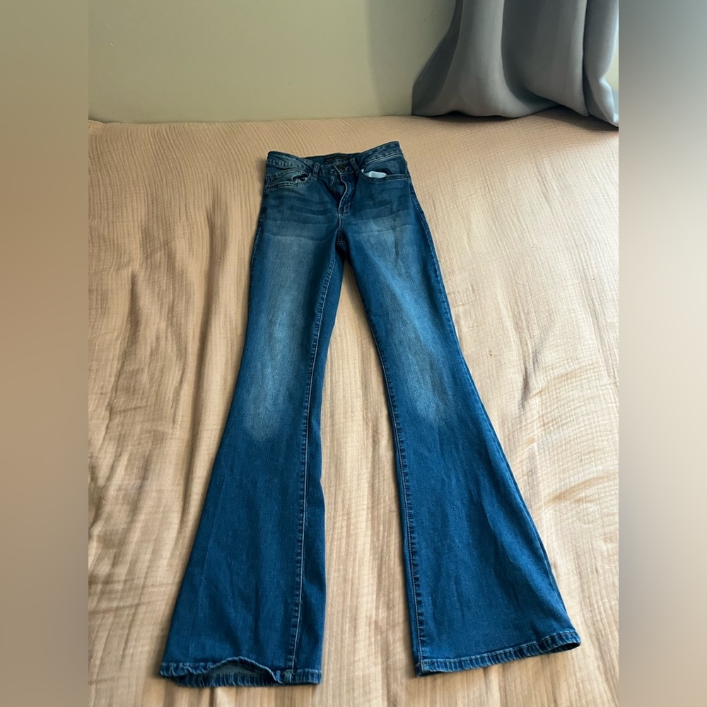 Size 7/28 mid rise boot cut